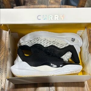 Women’s Black and White Sneakers (Brand new with box)